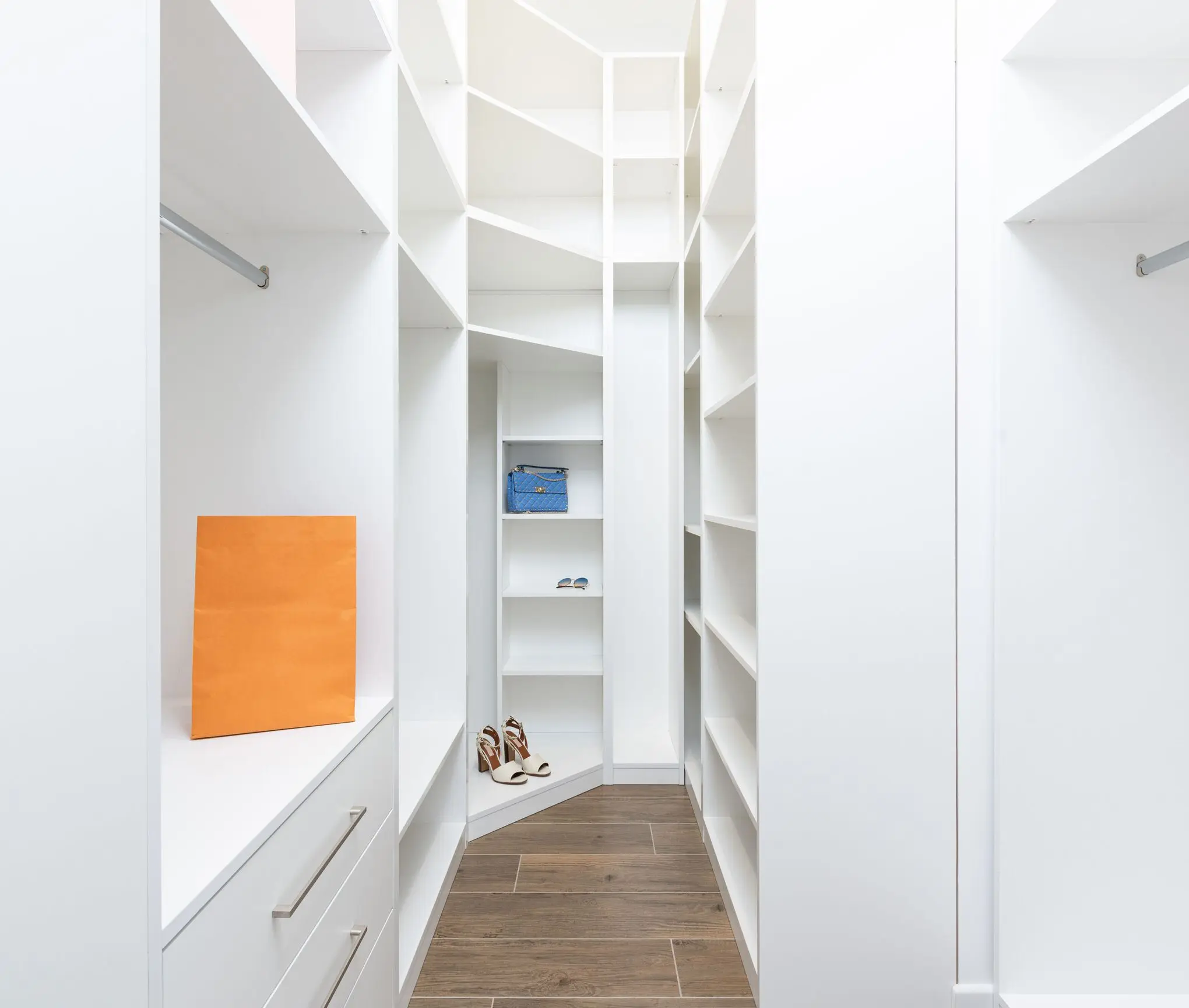 Ντουλάπες & ντρεσινγκ — Mykonos Woodworks